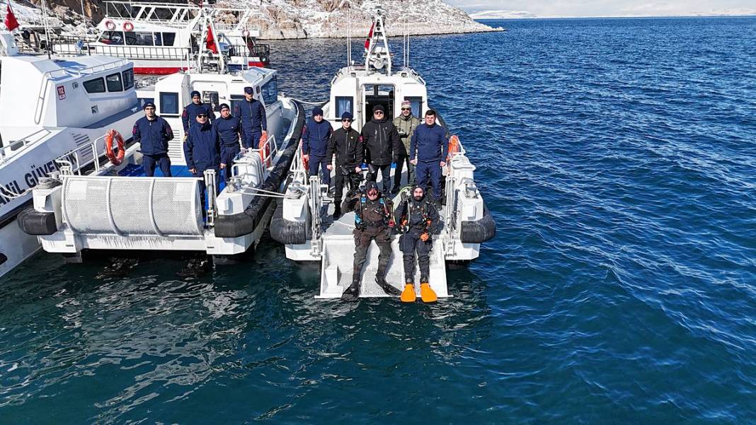 Gölde kale burcu ve duvar kalıntıları bulundu! Su altı turizmine katkı sağlayacak 13